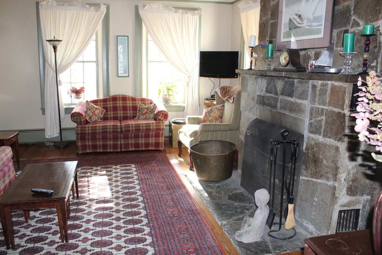Stone Hearth Inn And Eatery 체스터 외부 사진